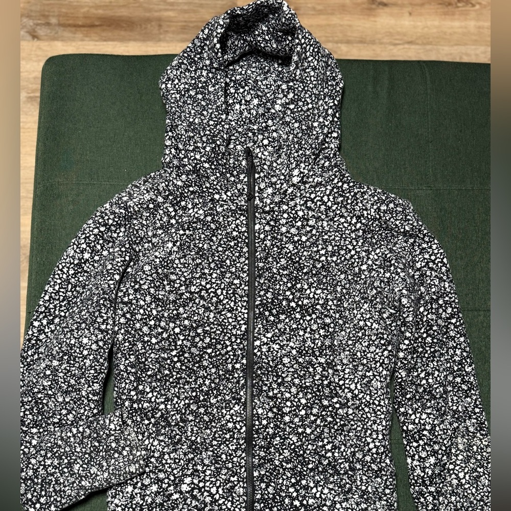 Lululemon Athletica Iced Wave Scuba